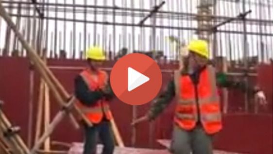 Michael Jackson vive..... Y trabaja en una obra