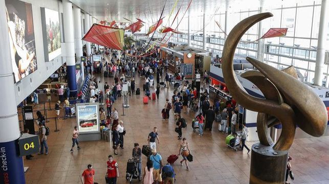 Un problema técnico en el aeropuerto de Bruselas deja cientos de maletas en tierra