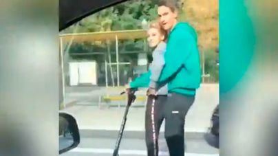 Cazada una pareja en un patinete eléctrico a 80 kilómetros hora por la Diagonal de Barcelona