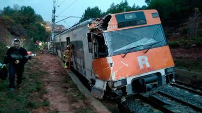 Un muerto y 49 heridos al descarrilar un tren en Vacarisses, Barcelona