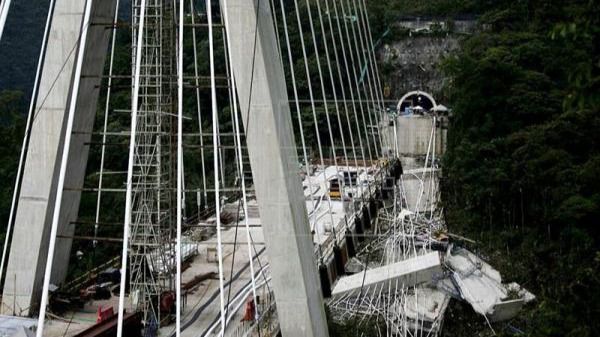 La caída de una estructura de un puente en Colombia deja cinco muertos