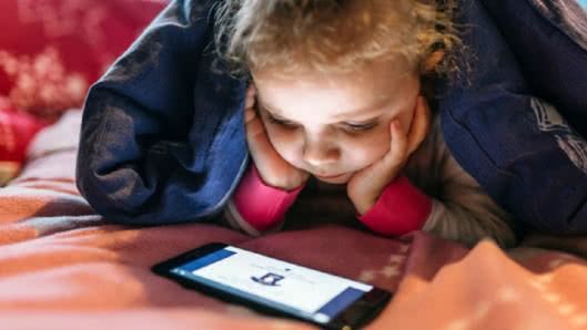 El cerebro de los niños está cambiando por la exposición a las pantallas