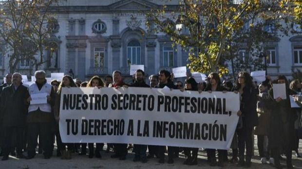 Un centenar de periodistas se concentran en Madrid para defender el secreto profesional