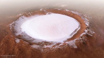 La sonda Mars Express capta un cráter gigante repleto de hielo en Marte