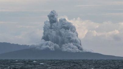 Indonesia investiga el desplome del volcán Anak Krakatau