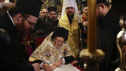 La Iglesia ortodoxa de Ucrania se separa formalmente de la de Rusia
