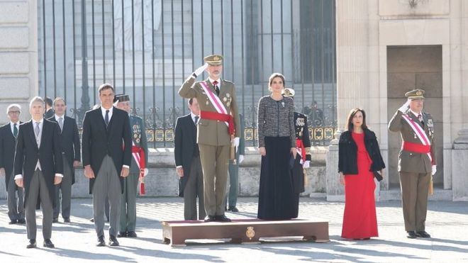 El Rey ensalza la bandera como símbolo de unidad