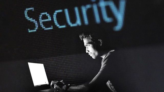 La Policía alemana detiene a un joven por filtrar datos de políticos