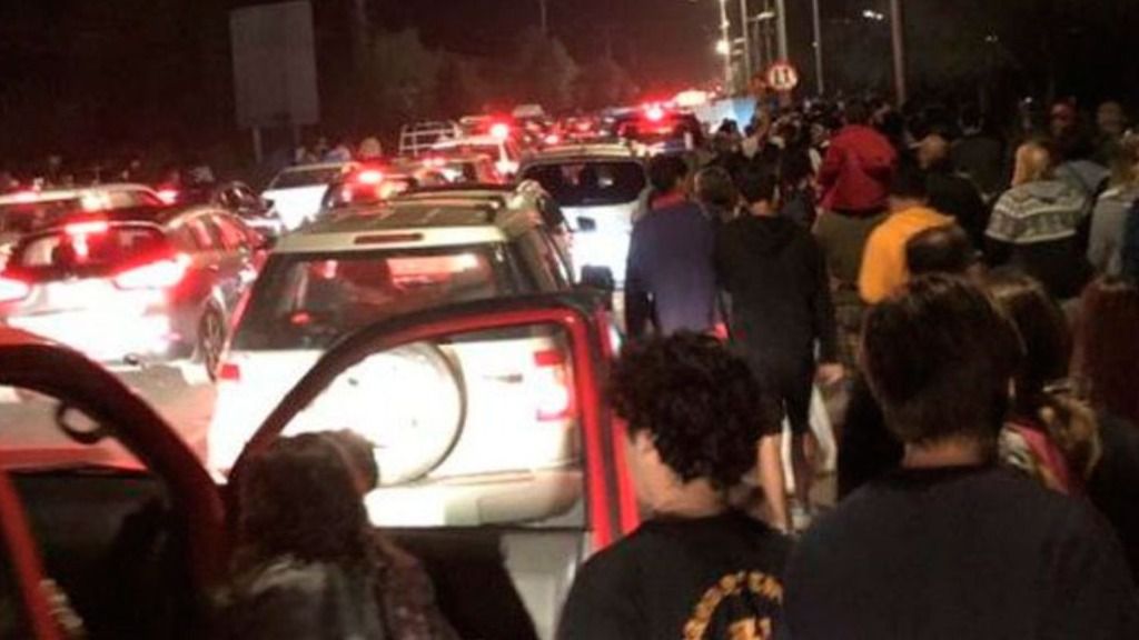 Mueren dos personas en la evacuación por un anuncio de tsunami en Chile