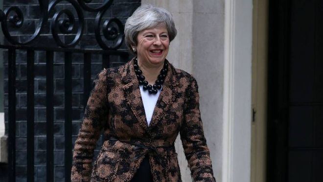 May insiste en renegociar el acuerdo del Brexit que rechazó el Parlamento
