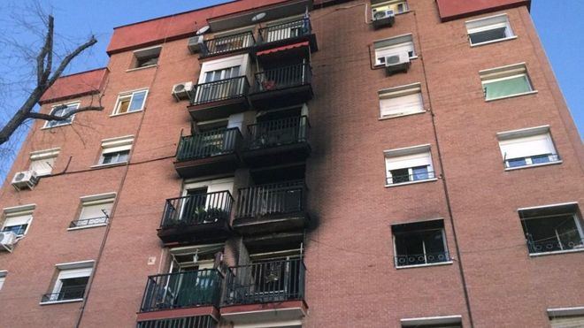 Un muerto y tres heridos muy graves en un incendio en Vallecas