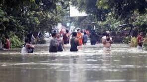 59 muertos y 47 heridos en las inundaciones y avalanchas de Indonesia