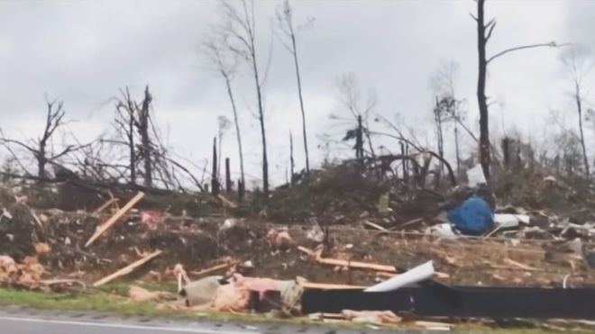 Un tornado deja 23 muertos en Alabama