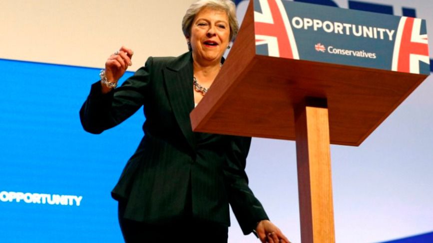 El Parlamento británico apoya a May para que pida a la UE retrasar el Brexit