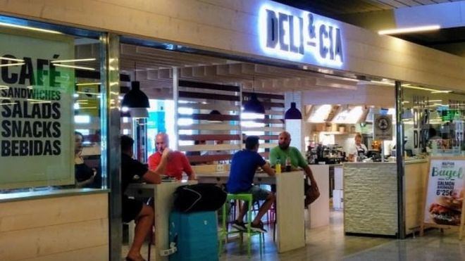 Aena exigirá agua embotellada a 1 euro en los aeropuertos