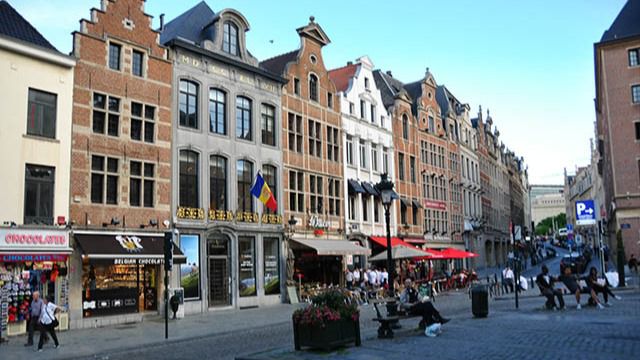 Bruselas obliga por primera vez a un propietario a vender una casa desocupada