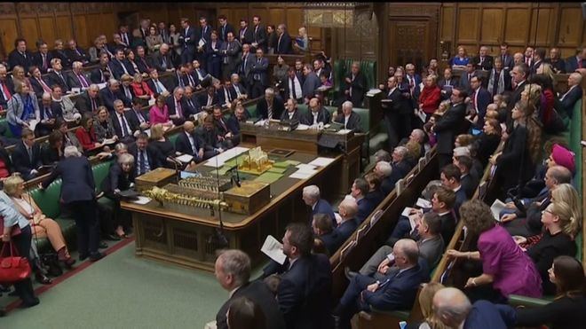 El Parlamento británico acepta aplazar al 22 de mayo el Brexit si se aprueba el acuerdo de May