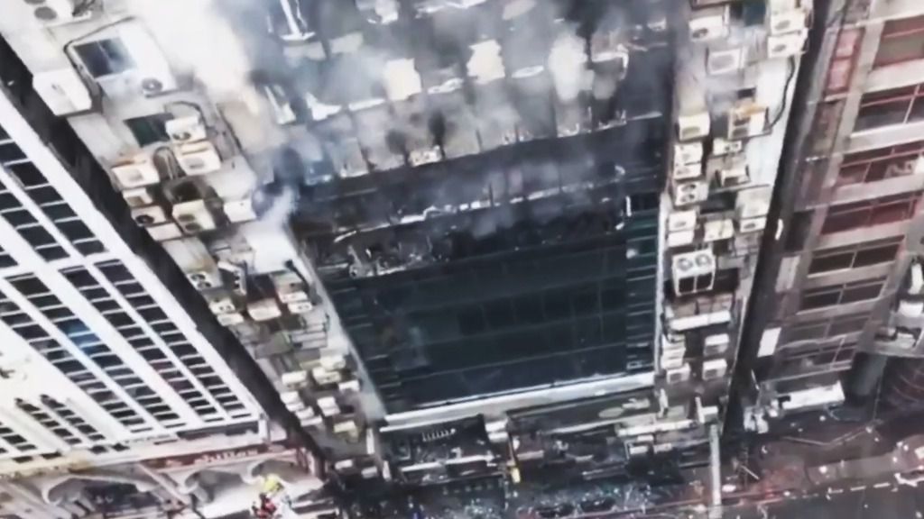 25 muertos en el devastador incendio de un rascacielos en Daca