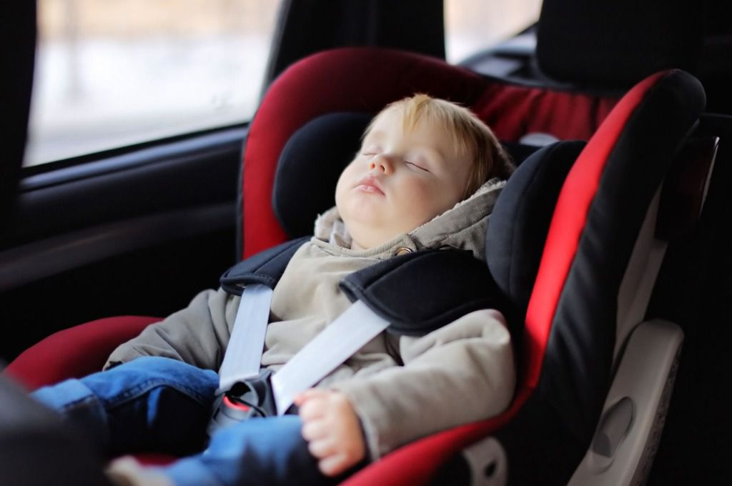 OCU denuncia que dos modelos de sillas de coche exponen a los niños a daños serios