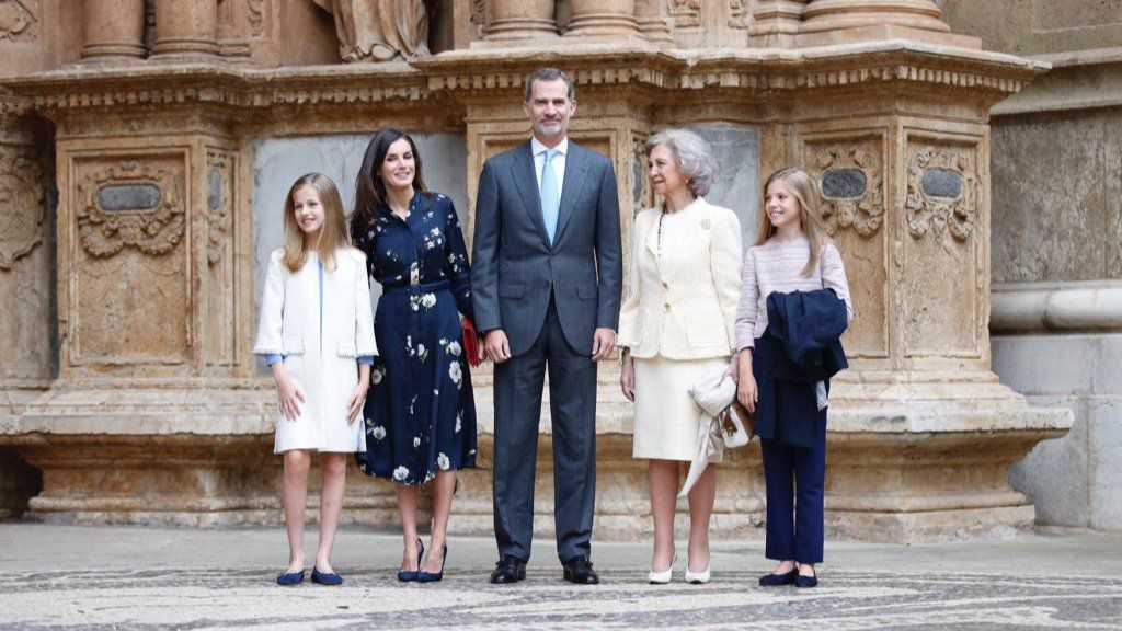 Los Reyes asisten a la misa de Pascua en la Seu