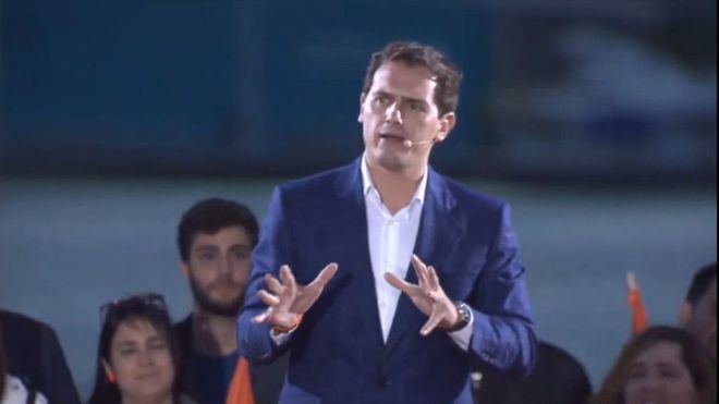 Rivera exige la dimisión del presidente de Correos
