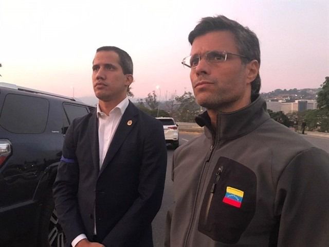 El opositor Leopoldo López, liberado de su arresto por militares antichavistas