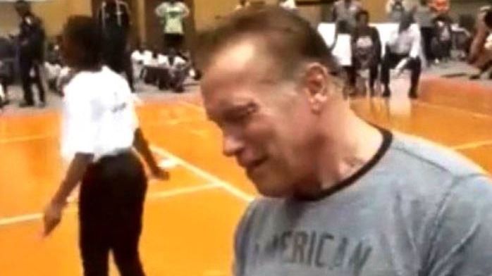 Brutal agresión a Schwarzenegger en Sudáfrica
