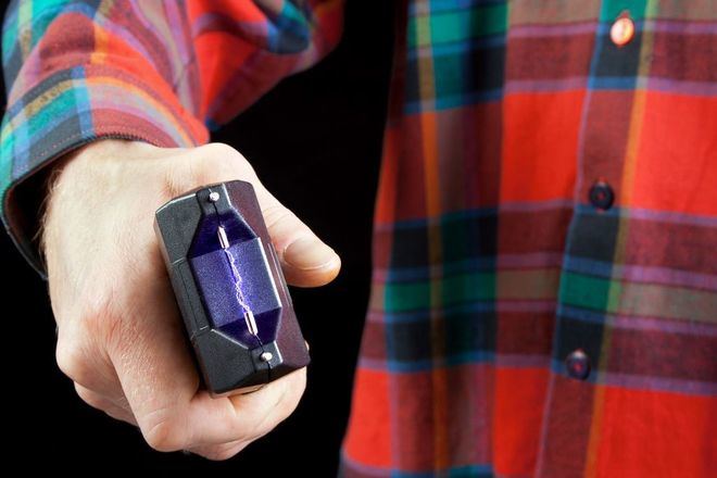 Detenido por utilizar una pistola eléctrica para educar a sus hijos