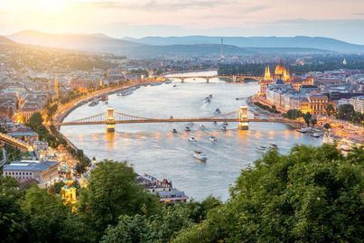 Siete muertos en Budapest al hundirse un barco en el Danubio