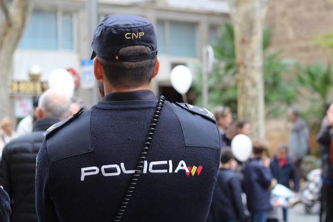 Detienen a un presunto pederasta que simulaba ser agente secreto para abusar de menores