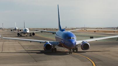 Los españoles preferimos contratar los seguros de viaje a través de agencia