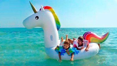 OCU advierte que las colchonetas y figuras hinchables son un peligro para los niños