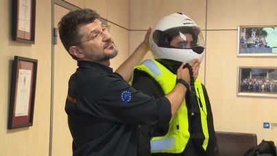 Tráfico quiere subir el importe de las multas a los motoristas por no portar casco y obligarles a usar guantes