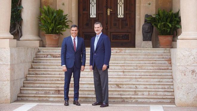 Pedro Sánchez llega a Marivent con una hora de retraso para reunirse con el Rey
