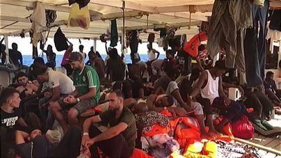 El Open Arms ya puede entrar en aguas italianas