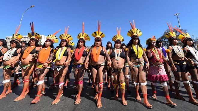 Mujeres indígenas protestan en Brasil contra las políticas de Bolsonaro