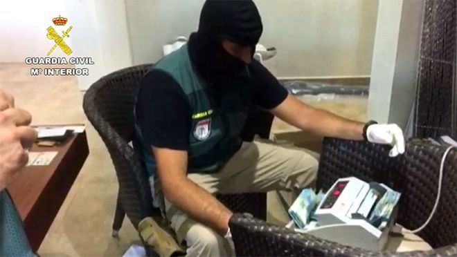 La Guardia Civil desarticula una organización que introducía 50.000 kilos de hachís al año