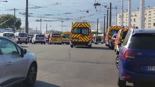 Al menos un muerto y varios heridos en un ataque con cuchillo en un metro de Francia