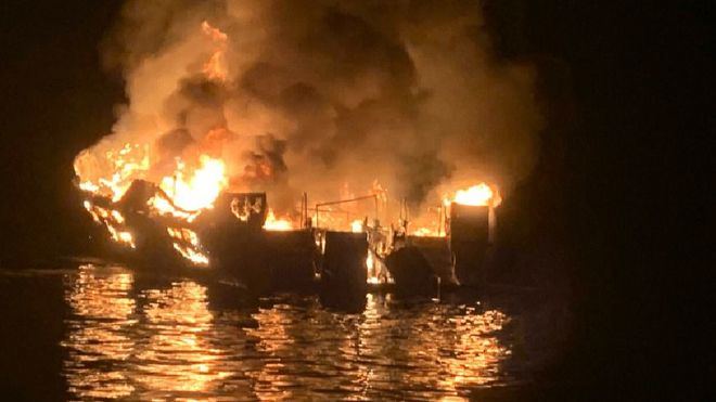Una veintena de muertos en el impresionante incendio en un barco en California