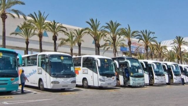 El transporte en guagua perderá 45 millones por la quiebra de Thomas Cook