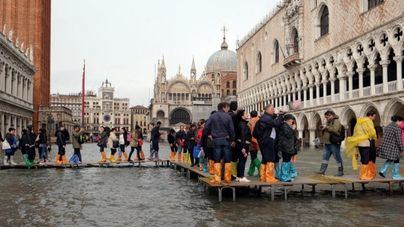Dos muertos en las inundaciones de Venecia, las peores en más de 50 años