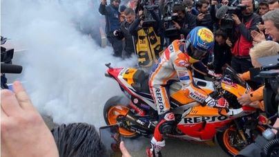 Cheste despide en pie a Jorge Lorenzo