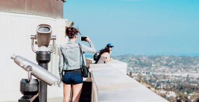 Las mujeres que viajan gastan más que los hombres en hoteles y servicios turísticos