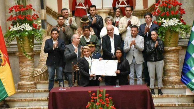 Acuerdo entre Áñez y el partido de Morales para pacificar Bolivia