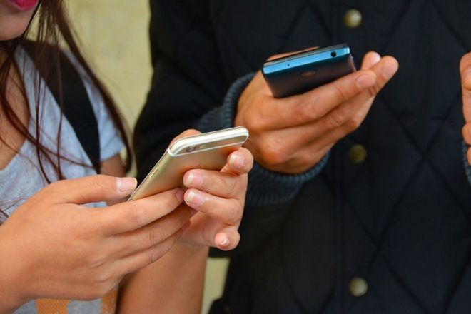 El 70 por ciento de los niños menores de 15 años tienen teléfono móvil