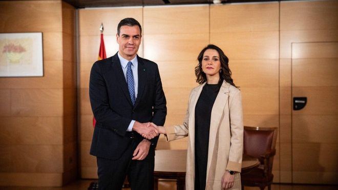 Arrimadas apoyará a Sánchez si opta por un pacto constitucionalista con PP y Cs