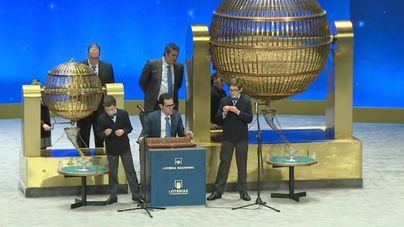 23059, tercer quinto premio, dotado con 60.000 euros cada serie