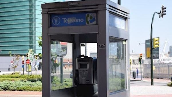 Dos años de 'indulto' para las cabinas telefónicas
