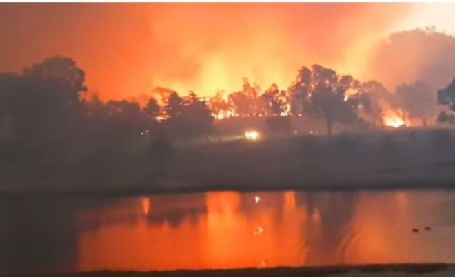 Los incendios de Australia suman 17 muertos y las autoridades ordenan más evacuaciones