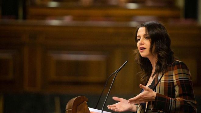 Arrimadas califica el día de 'histórico' por la humillación de Rufián a España mientras 'Sánchez le agradecía su apoyo'